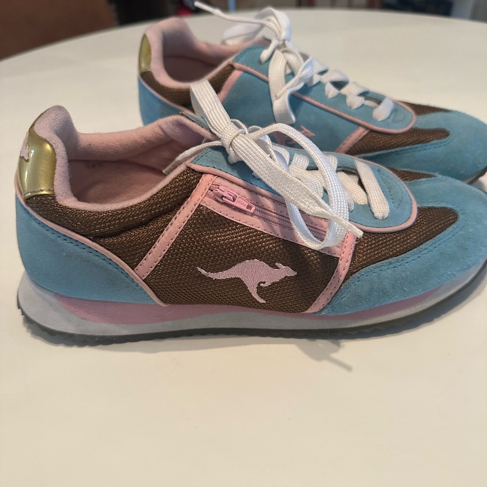 kangaROOS Womens Blue and Pink Sneakers